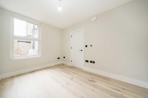 85 Wyatt Park Road, London, SW2 3TW