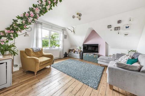 2 bedroom flat for sale, Conyers Road, London SW16