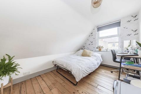 2 bedroom flat for sale, Conyers Road, London SW16