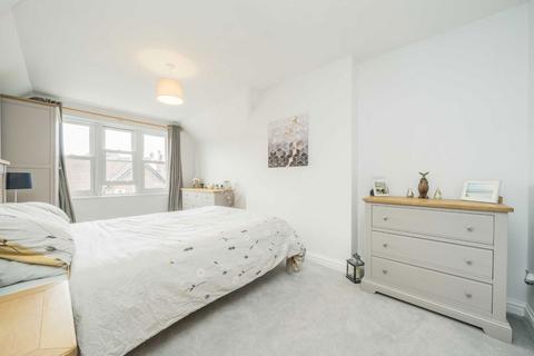 2 bedroom flat for sale, Thirlmere Road, London SW16