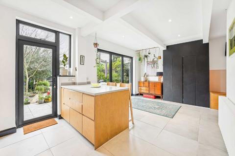 104 Strathbrook Road, London, SW16 3AZ