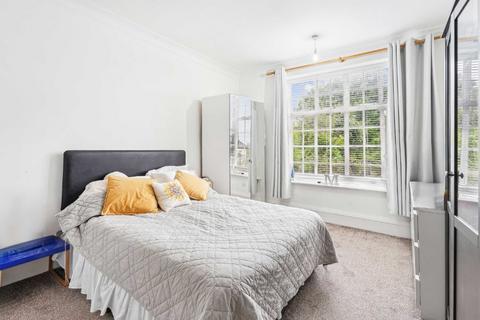 2 bedroom flat for sale, Palace Road, London SW2