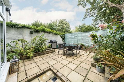 1 bedroom flat for sale, Knollys Road, London SW16