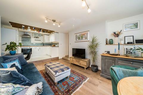 1 bedroom flat for sale, Knollys Road, London SW16