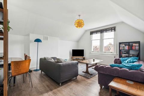 3 bedroom flat for sale, Ambleside Avenue, London SW16