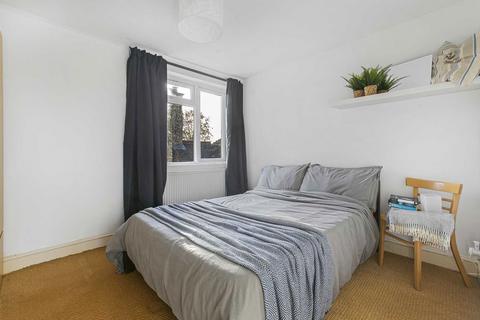 2 bedroom flat for sale, Drewstead Road, London SW16