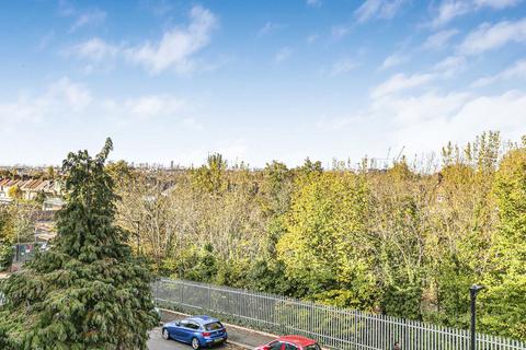 Flat 4, 59 Drewstead Road, London, SW16 1AA