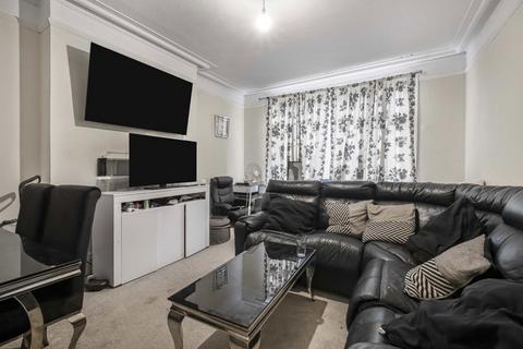 2 bedroom flat for sale, Babington Road, London SW16