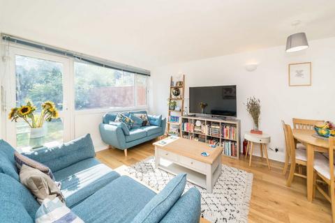 2 bedroom flat for sale, Beechcroft Close, London SW16