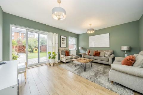 4 bedroom terraced house for sale, Valley Road, London SW16