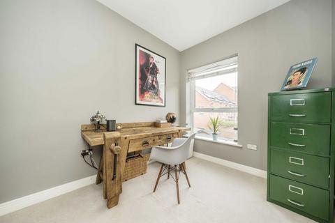 4 bedroom terraced house for sale, Valley Road, London SW16