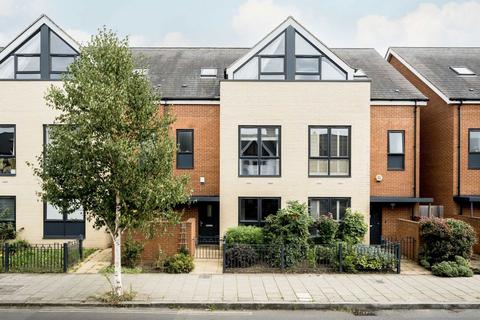 4 bedroom terraced house for sale, Valley Road, London SW16