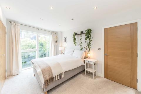 2 bedroom flat for sale, Palace Road, London SW2