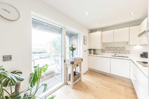 2 bedroom flat for sale, Palace Road, London SW2