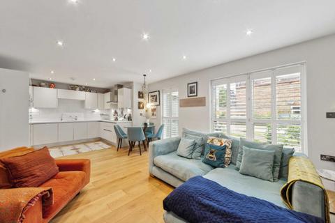 3 bedroom flat for sale, Palace Road, London SW2