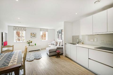 1 bedroom flat for sale, Gaumont Place, London SW2