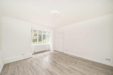 3 bedroom flat for sale, Lakeview Road, London SE27