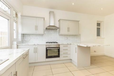 4 bedroom semi-detached house to rent, Mount Ephraim Lane, London SW16