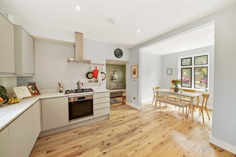 3 bedroom flat for sale, Ryecroft Road, London SW16