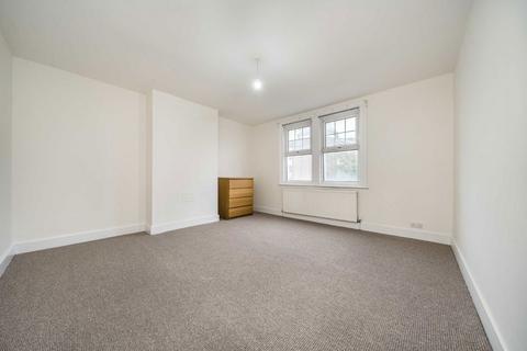 2 bedroom flat to rent, Streatham High Road, London SW16