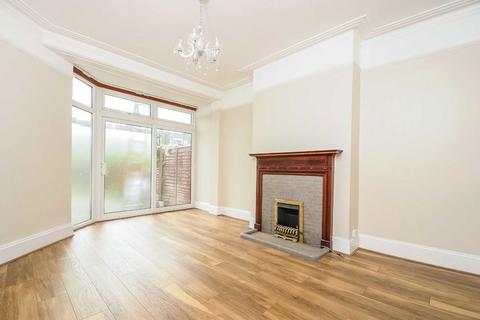 4 bedroom house to rent, Cricklade Avenue, London SW2