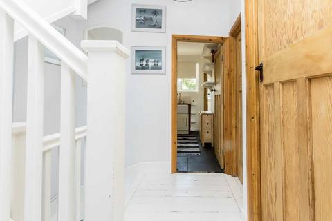 3 bedroom maisonette to rent, Farm Avenue, London SW16