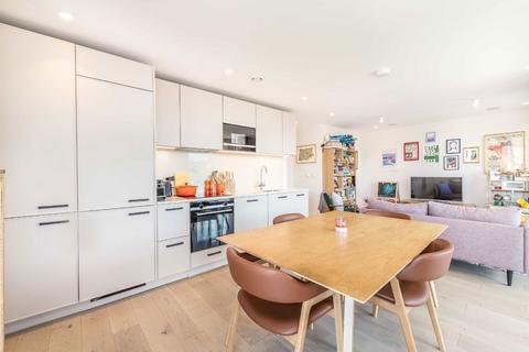 2 bedroom flat for sale, Brixton Hill, London SW2