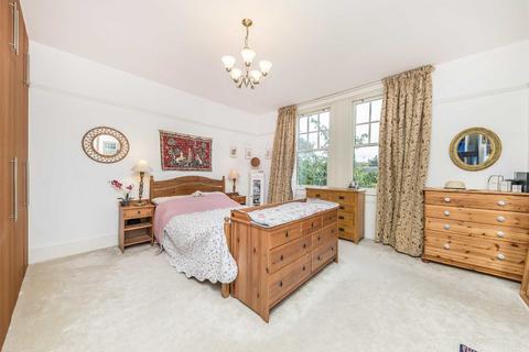 2 bedroom flat for sale, Grasmere Road, London SW16