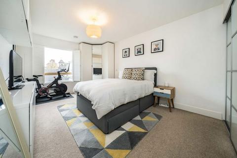 1 bedroom flat for sale, Streatham High Road, London SW16