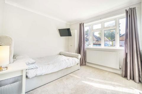 3 Willow Way, Sunbury-on-thames, TW16 6BT