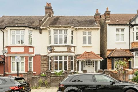 4 bedroom house to rent, Cricklade Avenue, London SW2