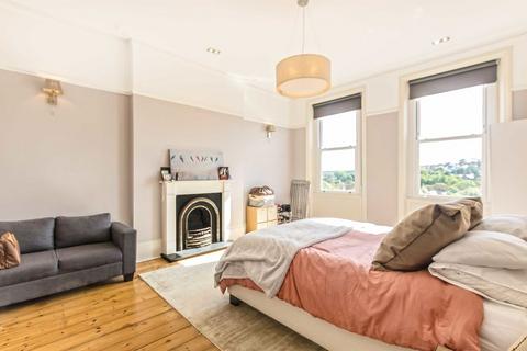 2 bedroom flat to rent, Mount Nod Road, London SW16