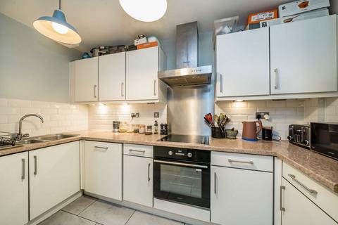 1 bedroom flat for sale, Streatham High Road, London SW16