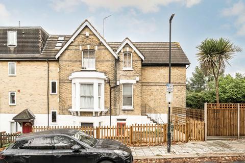 3 bedroom flat to rent, Drewstead Road, London SW16