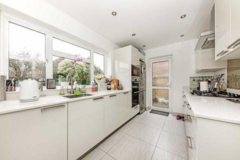 15 Pine Wood, Sunbury-on-thames, TW16 6SH