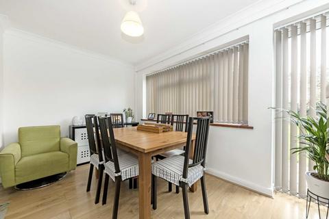 15 Pine Wood, Sunbury-on-thames, TW16 6SH