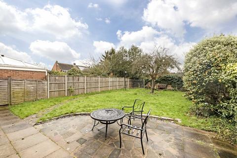 15 Pine Wood, Sunbury-on-thames, TW16 6SH