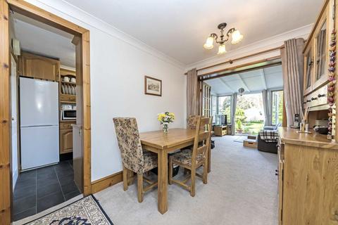 2 Seymour Way, Sunbury-on-thames, TW16 7JJ