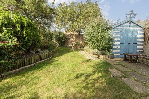 2 Seymour Way, Sunbury-on-thames, TW16 7JJ