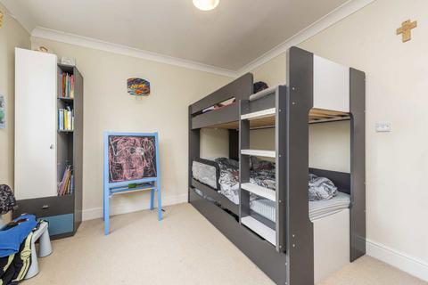 34 Kenton Avenue, Sunbury-on-thames, TW16 5AR