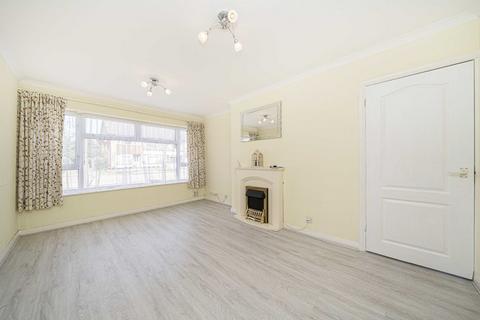 2 bedroom maisonette for sale, Oak Grove, Sunbury-On-Thames TW16