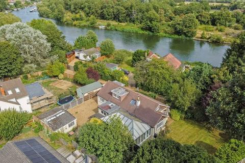 4 bedroom bungalow for sale, Parke Road, Sunbury-On-Thames TW16