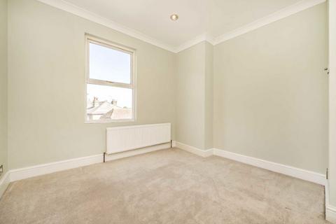 2 bedroom flat for sale, Thames Street, Sunbury-On-Thames TW16