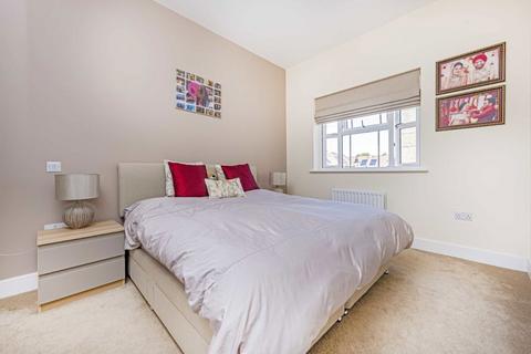 4 bedroom terraced house for sale, Roper Crescent, Sunbury-On-Thames TW16