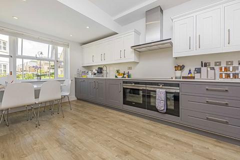 4 bedroom terraced house for sale, Roper Crescent, Sunbury-On-Thames TW16