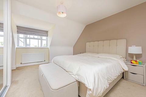 4 bedroom terraced house for sale, Roper Crescent, Sunbury-On-Thames TW16