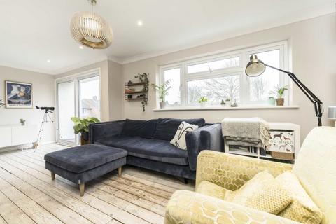 4 bedroom house for sale, Kenton Avenue, Sunbury-On-Thames TW16