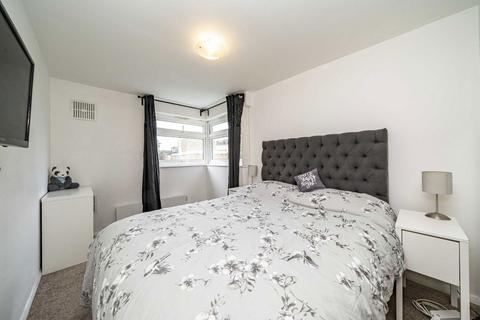 1 bedroom flat for sale, Peregrine Road, Sunbury-On-Thames TW16