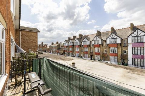 3 bedroom flat for sale, Avenue Parade, Sunbury-On-Thames TW16