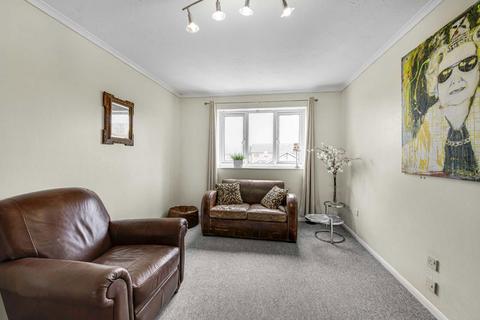 1 bedroom flat for sale, Seymour Way, Sunbury-On-Thames TW16